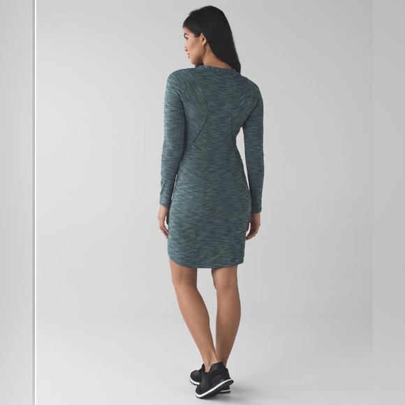 Lululemon &go Where-To Dress *Long Sleeve
Colour: Heathered Dark Fuel Size 2 - Picture 3 of 6